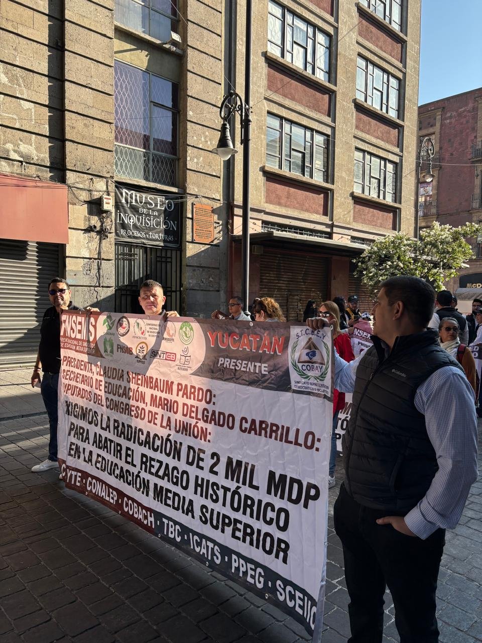 Imagen 4 de Marcha convocada por el Frente Nacional de la Federación de Sindicatos de Educación Media Superior