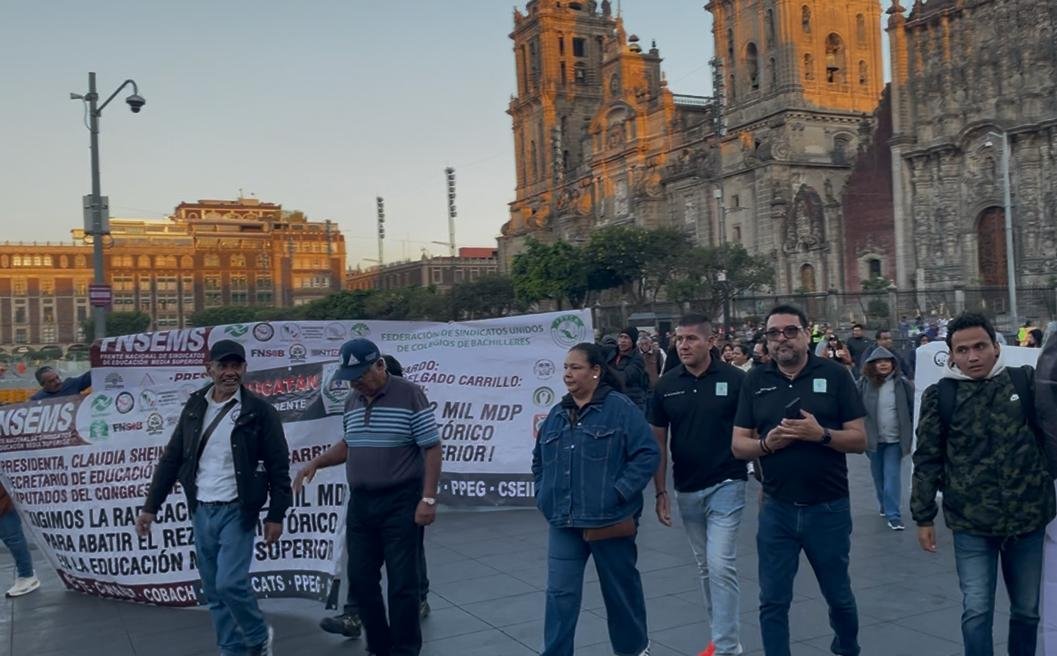 Imagen 15 de Marcha convocada por el Frente Nacional de la Federación de Sindicatos de Educación Media Superior