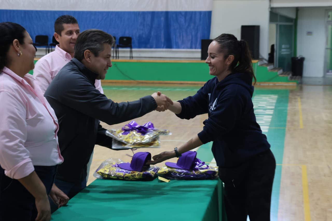 Imagen 4 de Entrega de uniformes y abanderamiento del STAACOBACH rumbo al encuentro nacional 2025