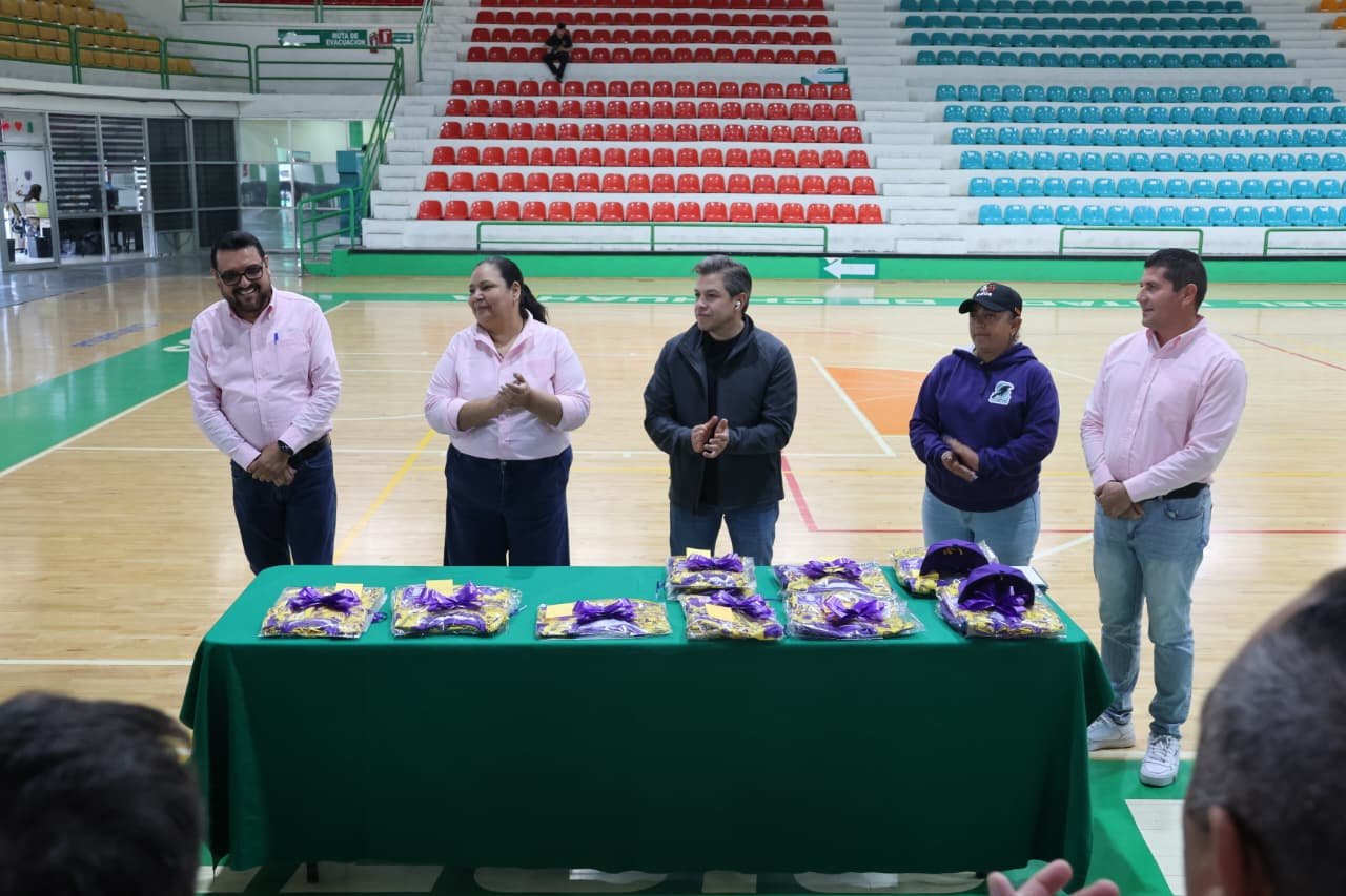 Imagen 7 de Entrega de uniformes y abanderamiento del STAACOBACH rumbo al encuentro nacional 2025