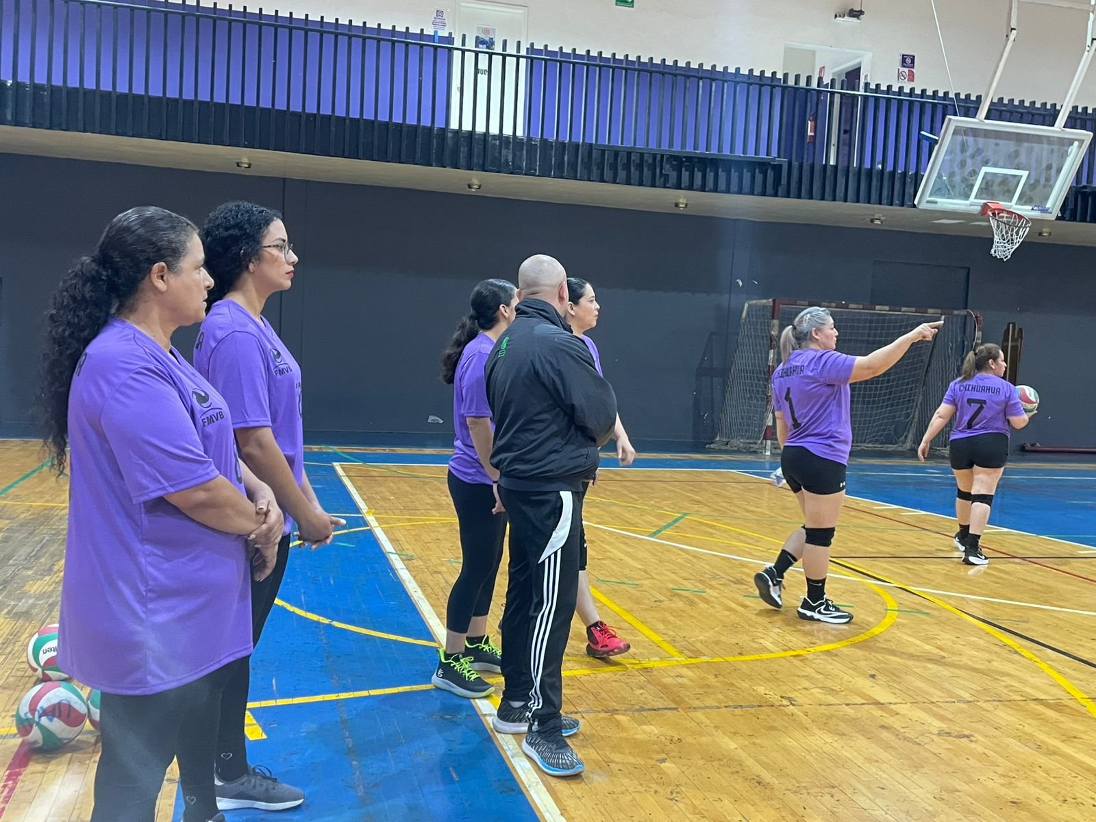 Imagen 2 de Chihuahua se lleva la victoria en el voleibol femenil del Encuentro Nacional Deportivo 2025.