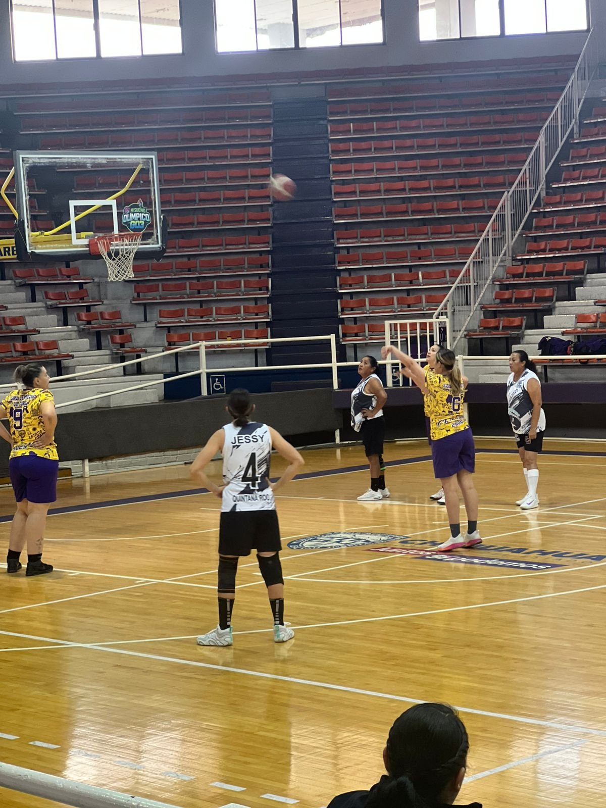 Imagen 2 de Chihuahua vence 34–20 a Quintana Roo en intenso duelo de basquetbol femenil