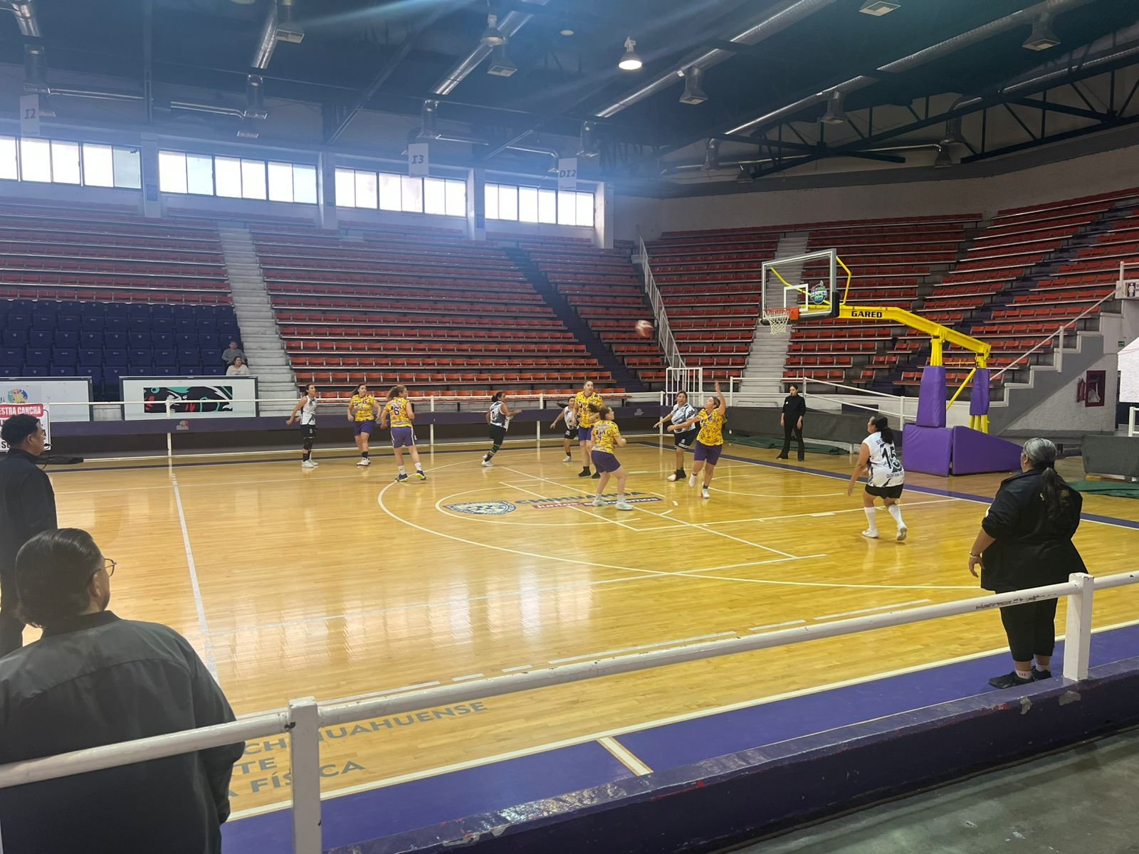 Imagen 5 de Chihuahua vence 34–20 a Quintana Roo en intenso duelo de basquetbol femenil