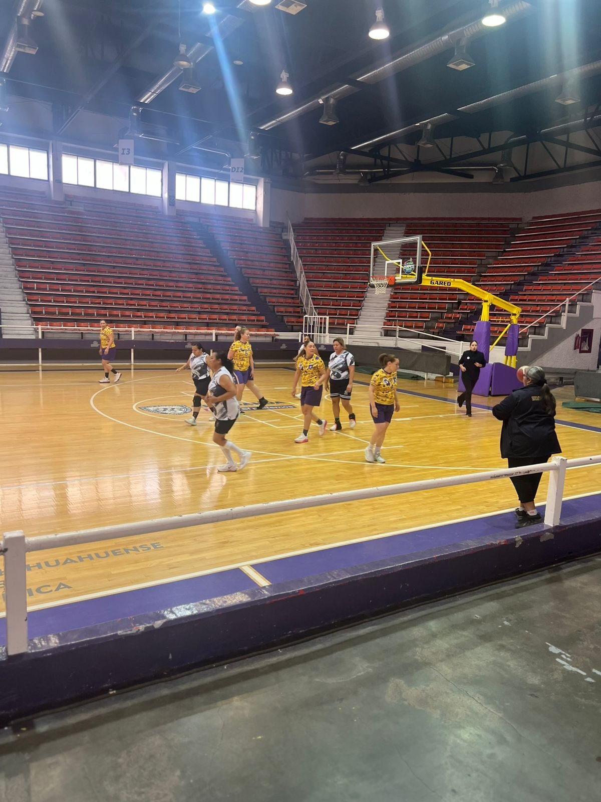 Imagen 6 de Chihuahua vence 34–20 a Quintana Roo en intenso duelo de basquetbol femenil