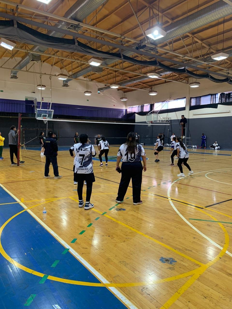 Imagen 3 de Encuentro entre el Edo. de México y Quintana Roo en la disciplina de voleibol femenil.