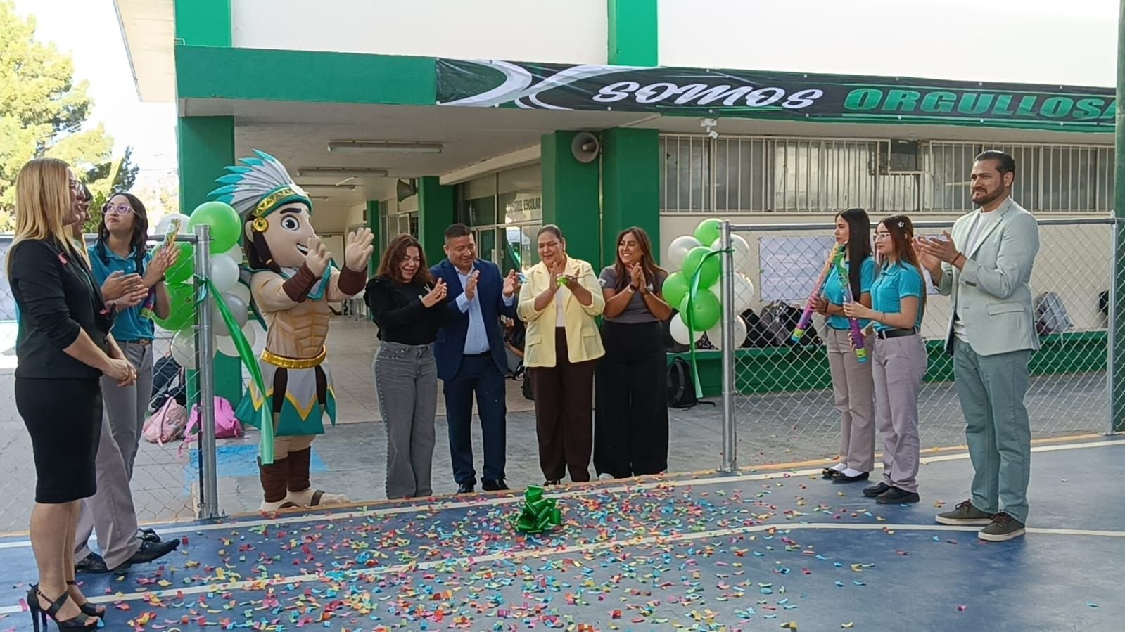 Imagen 2 de Renuevan imagen del Plantel 5 con moderna remodelación de su fachada