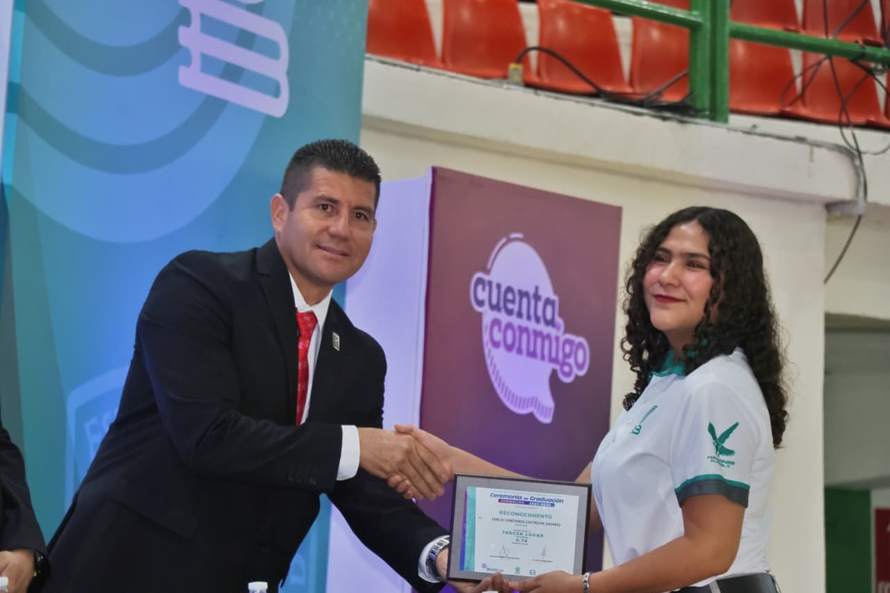 Imagen 8 de Ceremonias de graduación de los Planteles 2, 3 y 8